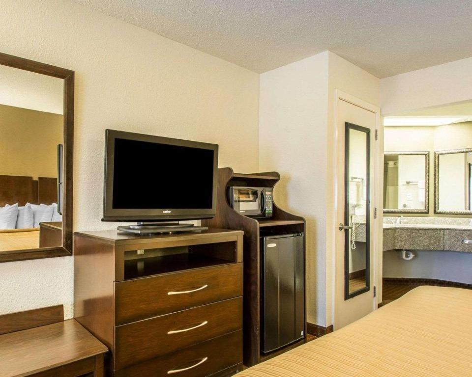 Quality Inn & Suites Near Панама Сити Бийч Екстериор снимка