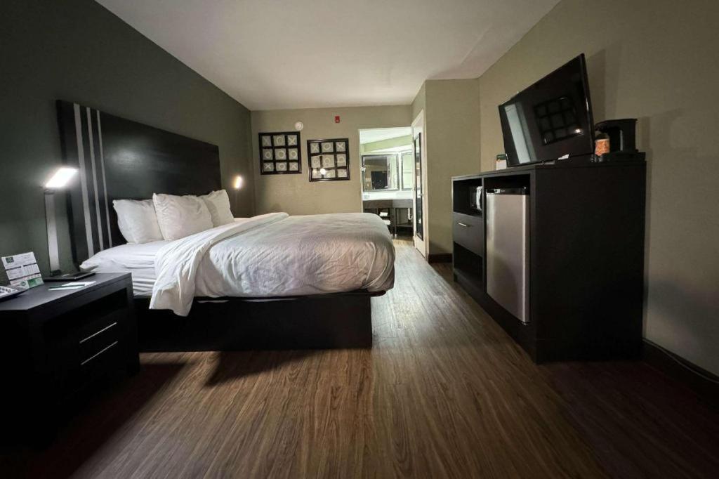 Quality Inn & Suites Near Панама Сити Бийч Екстериор снимка