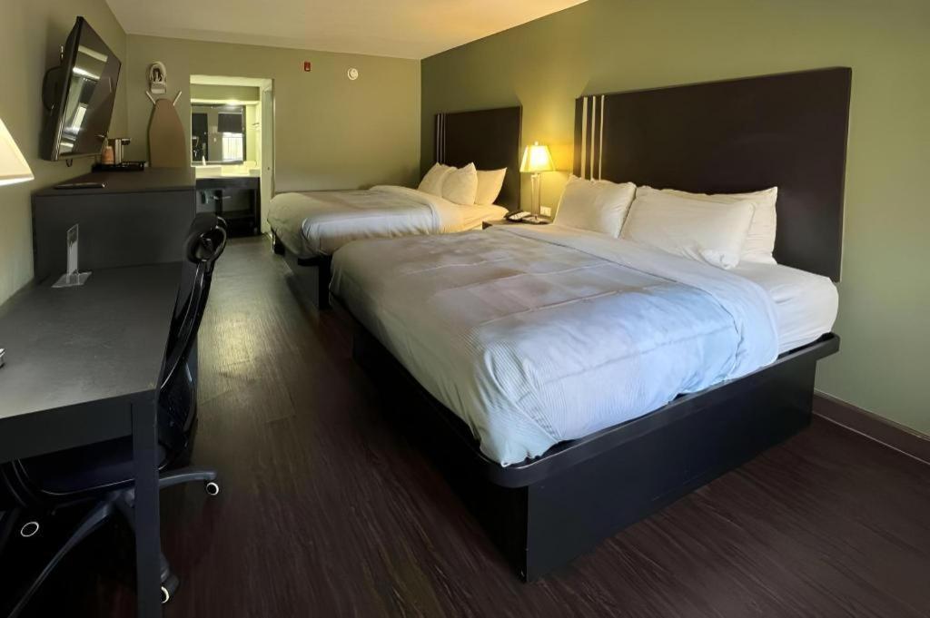 Quality Inn & Suites Near Панама Сити Бийч Екстериор снимка