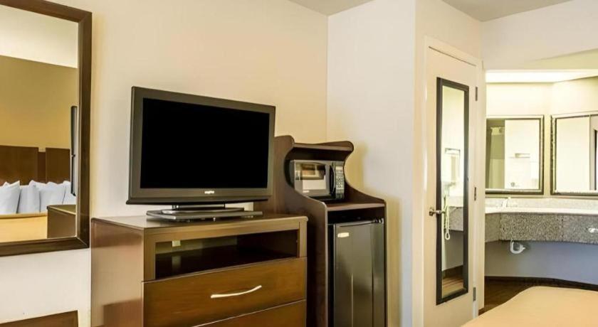 Quality Inn & Suites Near Панама Сити Бийч Екстериор снимка