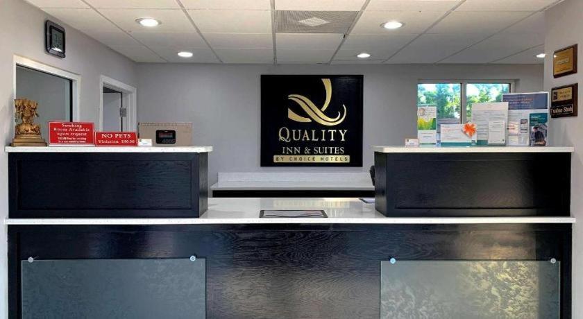 Quality Inn & Suites Near Панама Сити Бийч Екстериор снимка