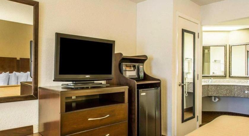 Quality Inn & Suites Near Панама Сити Бийч Екстериор снимка
