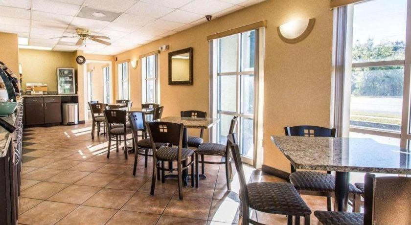 Quality Inn & Suites Near Панама Сити Бийч Екстериор снимка