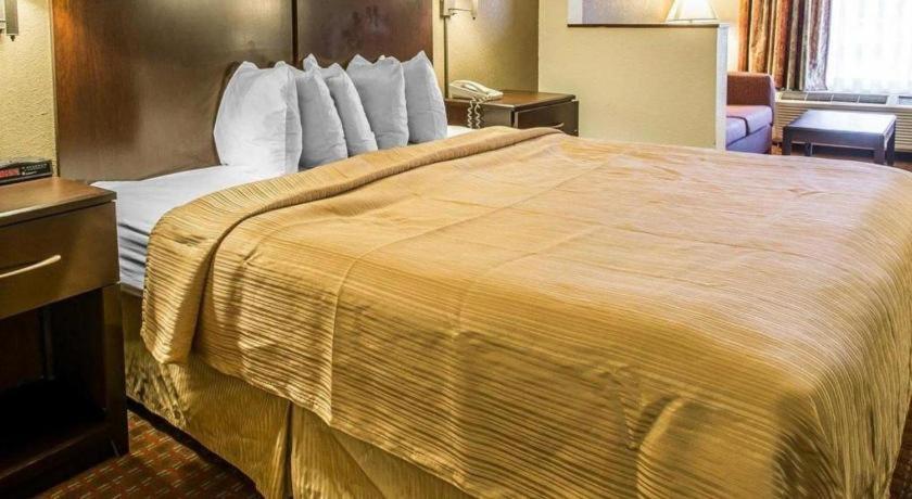 Quality Inn & Suites Near Панама Сити Бийч Екстериор снимка