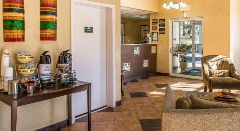 Quality Inn & Suites Near Панама Сити Бийч Екстериор снимка