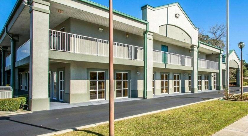 Quality Inn & Suites Near Панама Сити Бийч Екстериор снимка