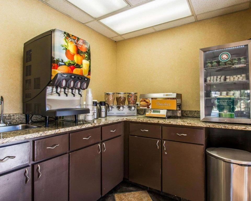 Quality Inn & Suites Near Панама Сити Бийч Екстериор снимка